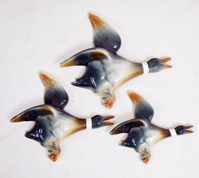 Lot 499 - Sylvac - Set of three graduated flying ducks