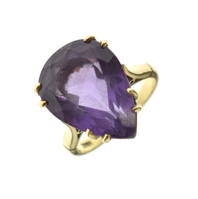 Lot 96 - Amethyst yellow metal dress ring, stamped 18ct
