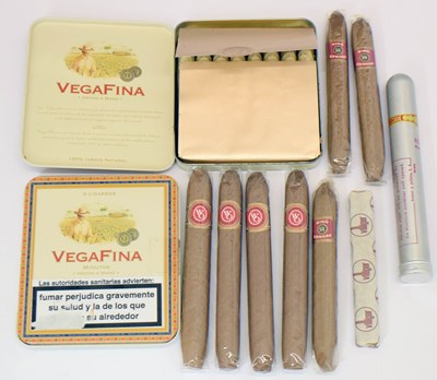 Lot 315 - Collection of cigars to include Four White Owl cigars, three King Edward cigars, etc