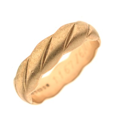 Lot 105 - 9ct gold patterned wedding band