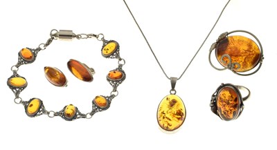 Lot 203 - Collection of amber jewellery