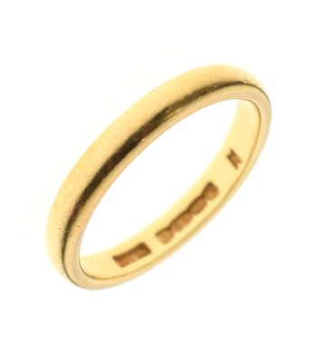 Lot 100 - 22ct gold wedding band