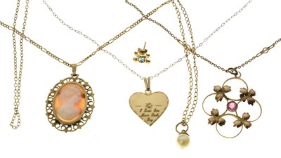 Lot 143 - Four 9ct gold and yellow metal pendant necklaces, etc