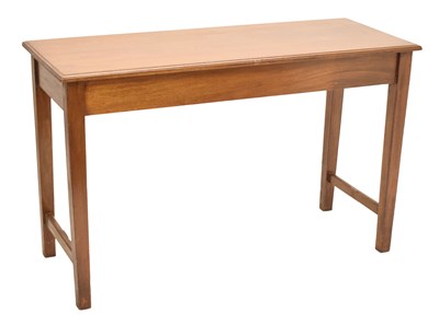 Lot 563 - 20th century mahogany serving or side table