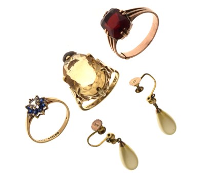 Lot 37 - 1960s citrine 9ct gold dress ring, two other dress rings, and a pair of faux pearl earrings