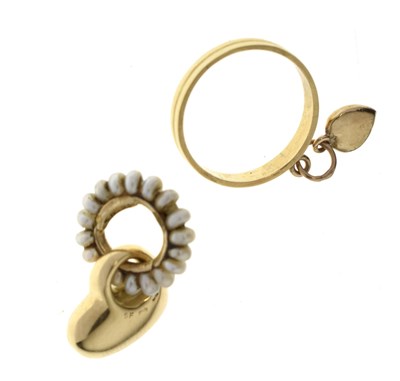 Lot 92 - 18ct gold heart-shaped charm/pendant, etc