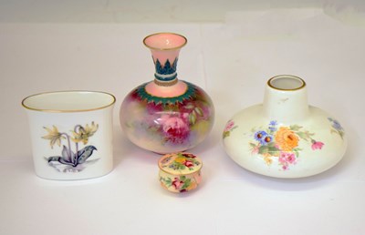Lot 416 - Four items of Worcester porcelain
