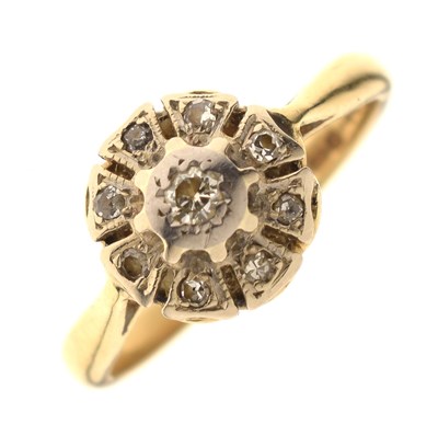 Lot 10 - 18ct gold illusion set diamond cluster ring