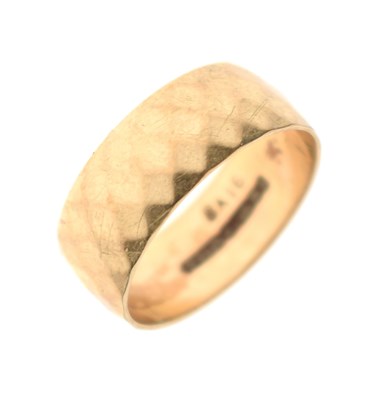 Lot 46 - 9ct gold wedding band