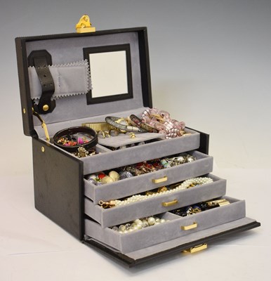Lot 97 - Quantity of costume jewellery