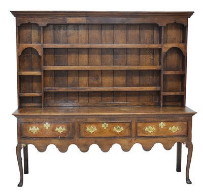 Lot 551 - George III oak dresser and rack