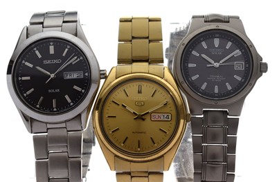 Lot 116 - Seiko - Three bracelet watches