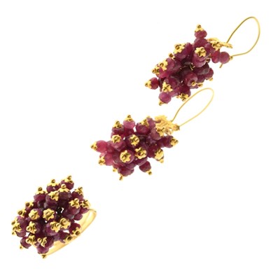 Lot 34 - Ruby multi stone cluster yellow metal ring and earrings