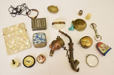 Lot 100 - Small collection of objects of virtue etc