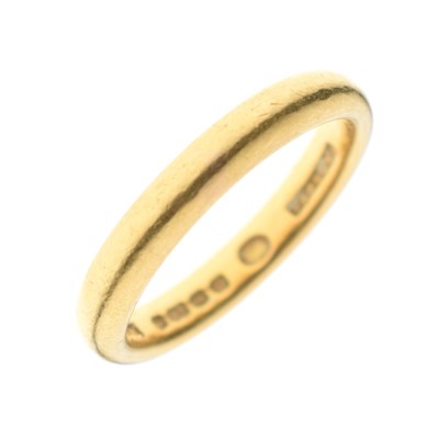 Lot 48 - 22ct gold wedding band