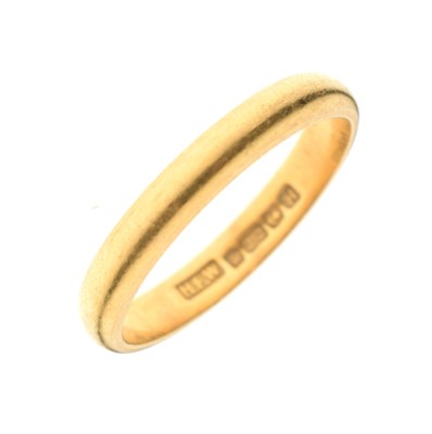 Lot 49 - 22ct gold wedding band