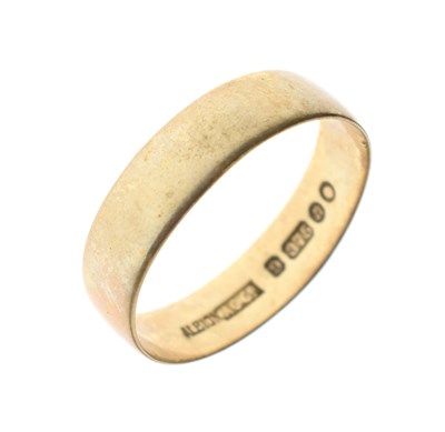 Lot 52 - 9ct gold wedding band