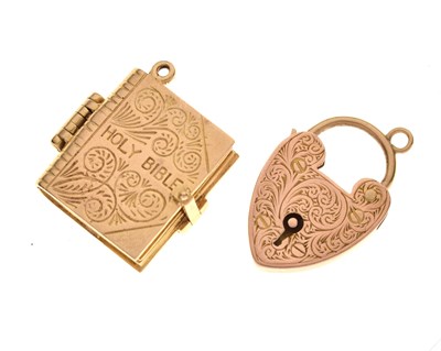 Lot 91 - Edwardian 9ct gold padlock and a Holy Bible / Psalm 23 charm