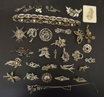 Lot 104 - Collection of marcasite and other jewellery