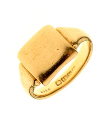 Lot 39 - 1920s / 1930s 18ct gold signet ring
