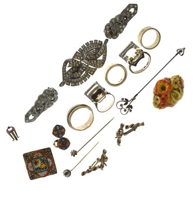 Lot 103 - Collection of silver and costume jewellery