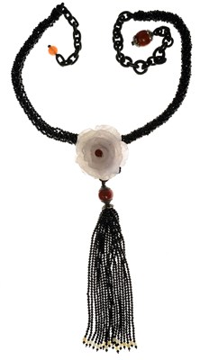 Lot 44 - White jade pendant necklace