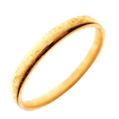 Lot 40 - 9ct gold wedding band