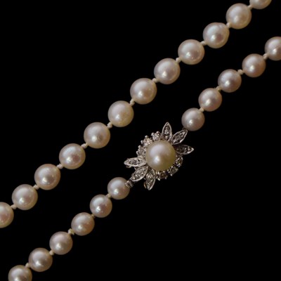 Lot 63 - Cultured pearl necklace