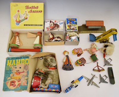 Lot 351 - Collection of vintage toys