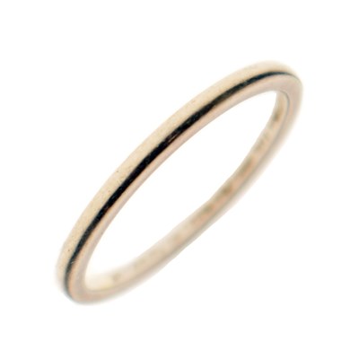 Lot 42 - Platinum wedding band