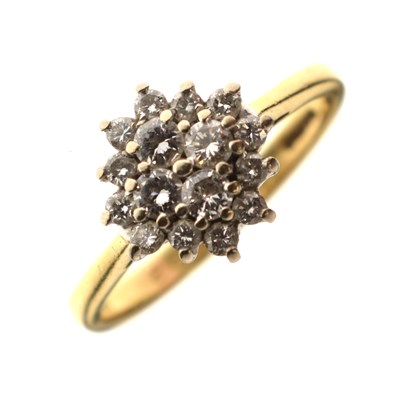 Lot 14 - Modern 18ct gold diamond cluster ring
