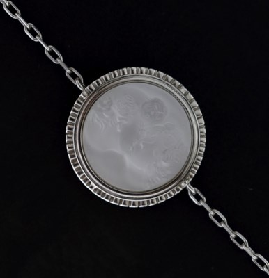 Lot 115 - Lalique 'Le Baiser' silver bracelet