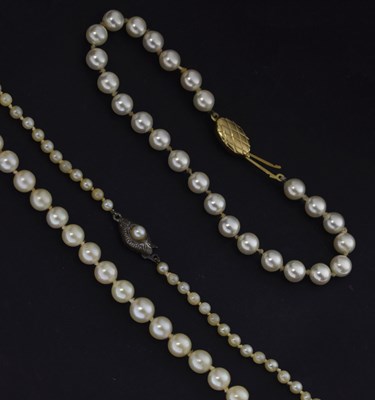 Lot 113 - String of graduated cultured pearls