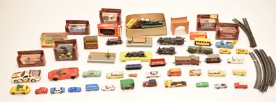 Lot 389 - Mixed quantity of Traing Hornby 00 gauge railway trainset items