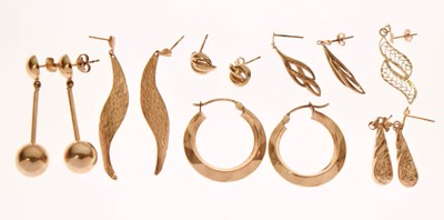 Lot 147 - Six various pairs of unmarked yellow metal earrings