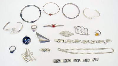 Lot 160 - Collection of modern silver jewellery