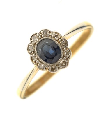 Lot 27 - Early 20th century sapphire and diamond cluster ring