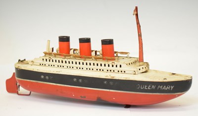 Lot 387 - Cunard Interest - Early 20th century tinplate clockwork 'Queen Mary'