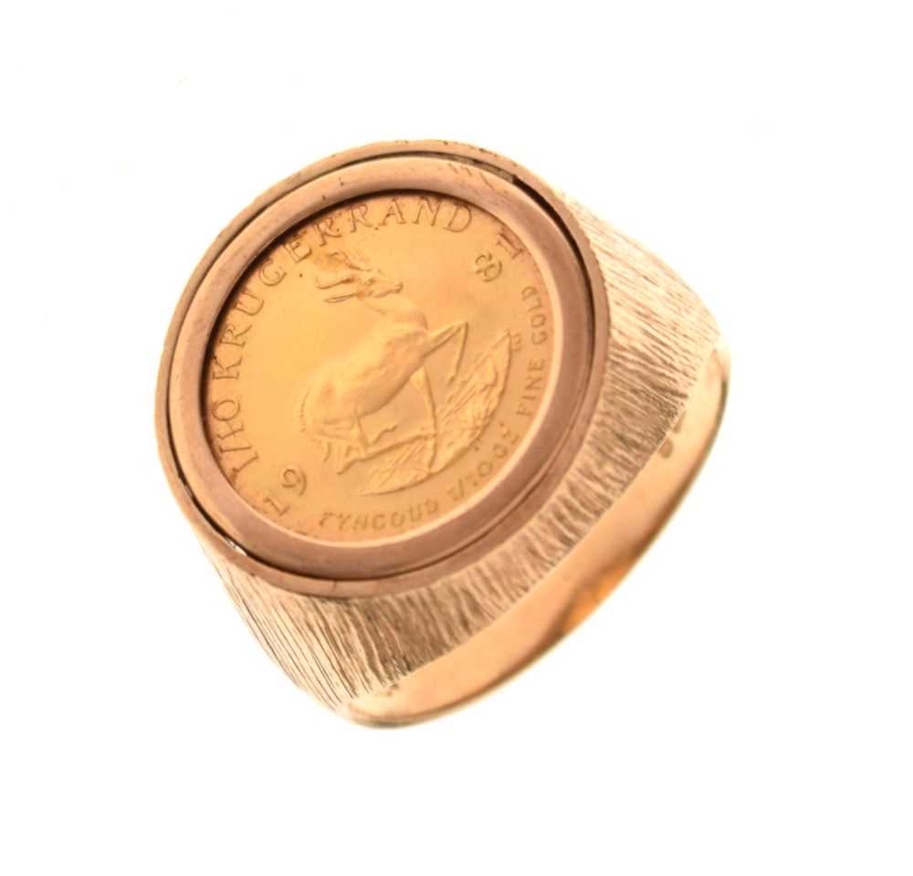 Lot 19 - 9ct gold ring inset with 1/10th Krugerrand coin