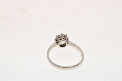 Lot 6 - Diamond single stone ring