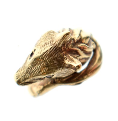 Lot 21 - 9ct gold cast fox head ring