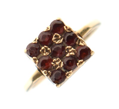 Lot 22 - 1960-70s garnet 9ct gold dress ring