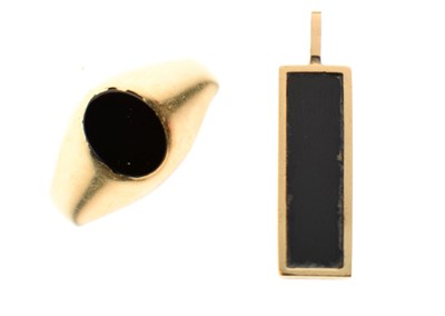 Lot 57 - 9ct gold onyx signet ring and pendant
