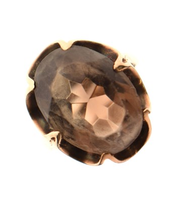 Lot 43 - Smoky quartz 9ct gold ring