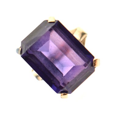 Lot 44 - Large synthetic sapphire 9ct gold ring