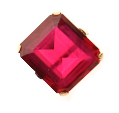 Lot 47 - Large synthetic red stone 9ct gold ring