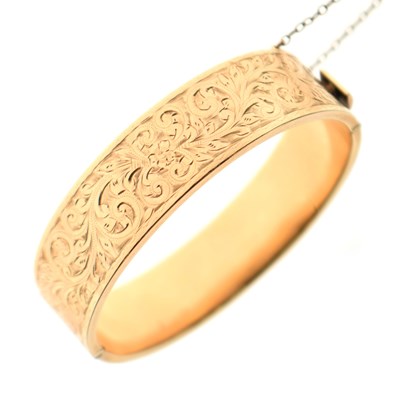 Lot 125 - 9ct gold hollow snap bangle