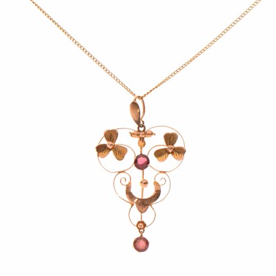 Lot 103 - Edwardian pendant necklace