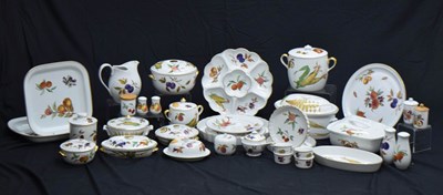 Lot 418 - Collection of Royal Worcester oven to tableware, mainly 'Evesham' pattern