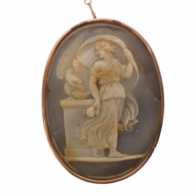 Lot 73 - Victorian shell cameo pendant brooch